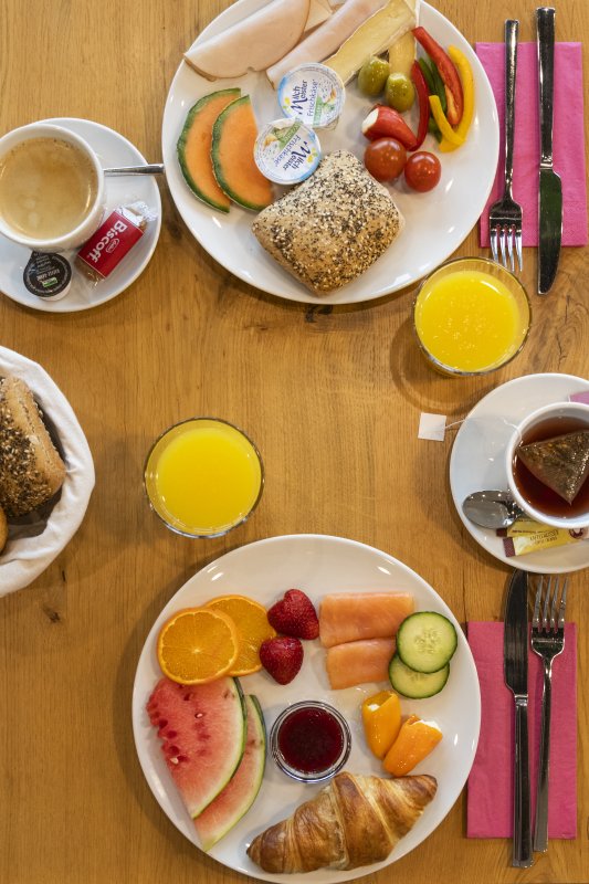 Frisches Gebäck und Frühstücksauswahl im Luma